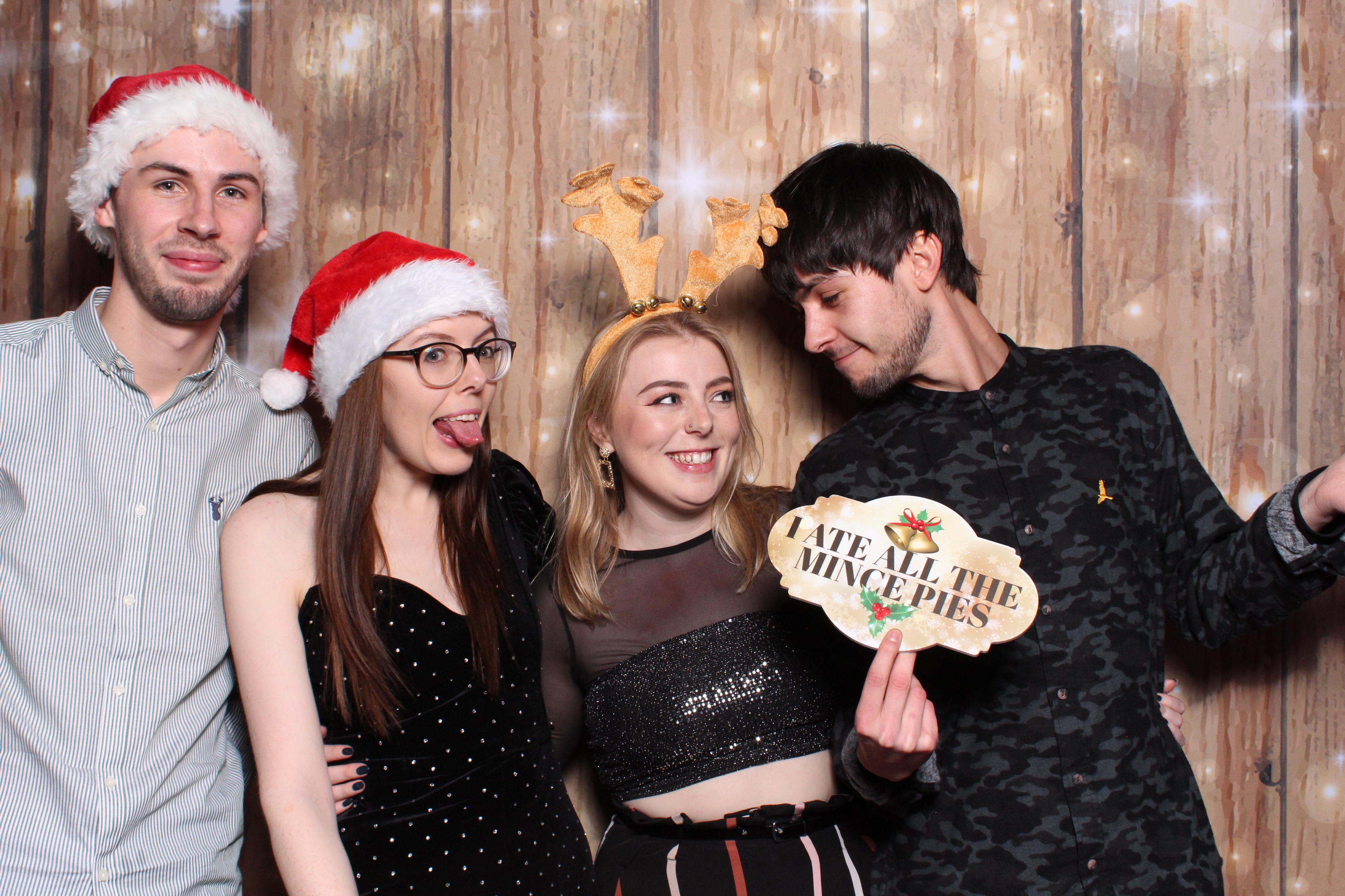 Tes Christmas party  | View more photos from the event at gallery.magicimages.uk/u/MagicImages/Tes-Christmas-party